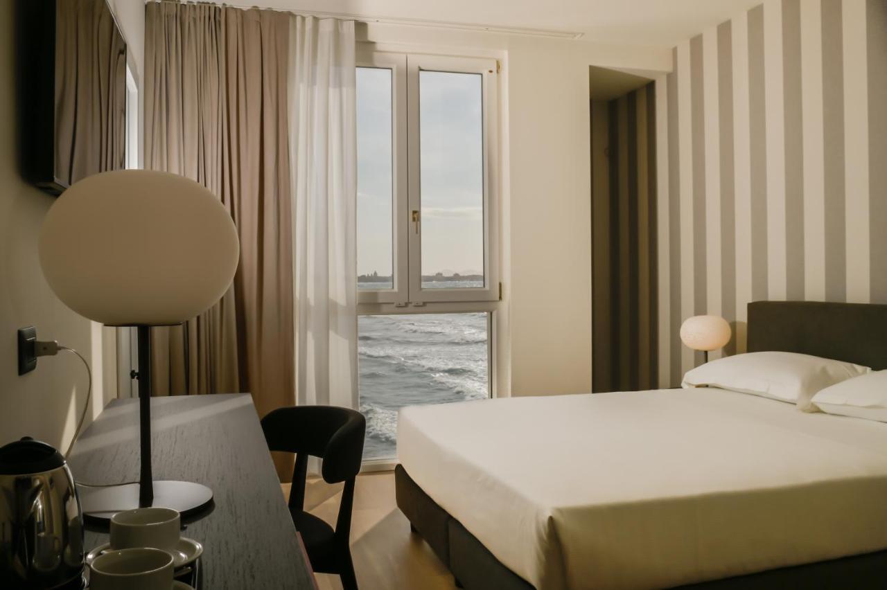 Double or Twin Room Sea View